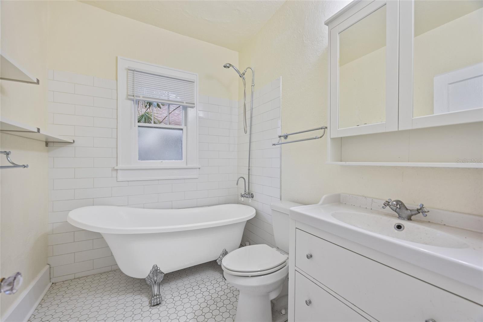 Image 17 of 29 For 725 8th Street N