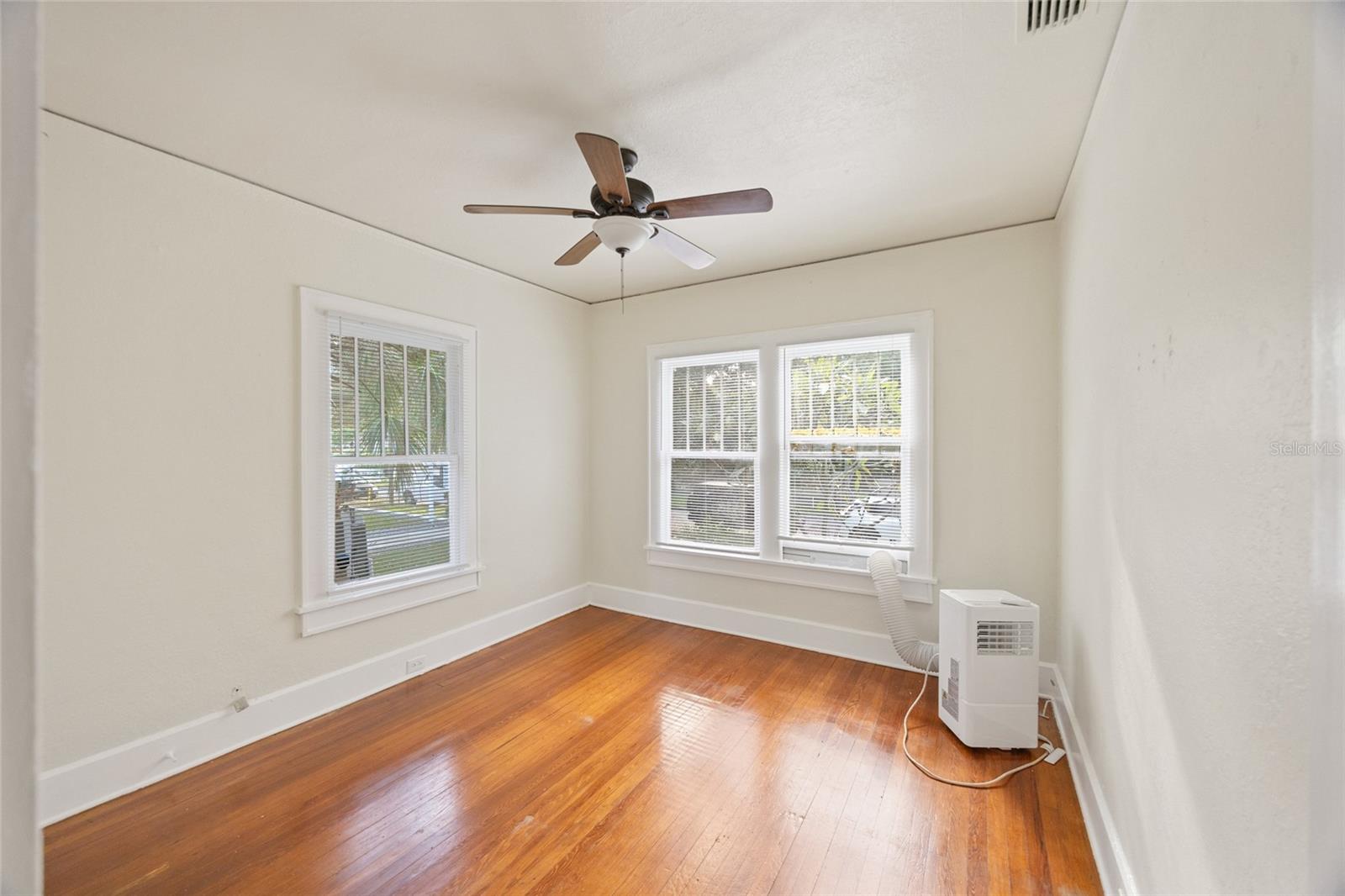 Image 18 of 29 For 725 8th Street N