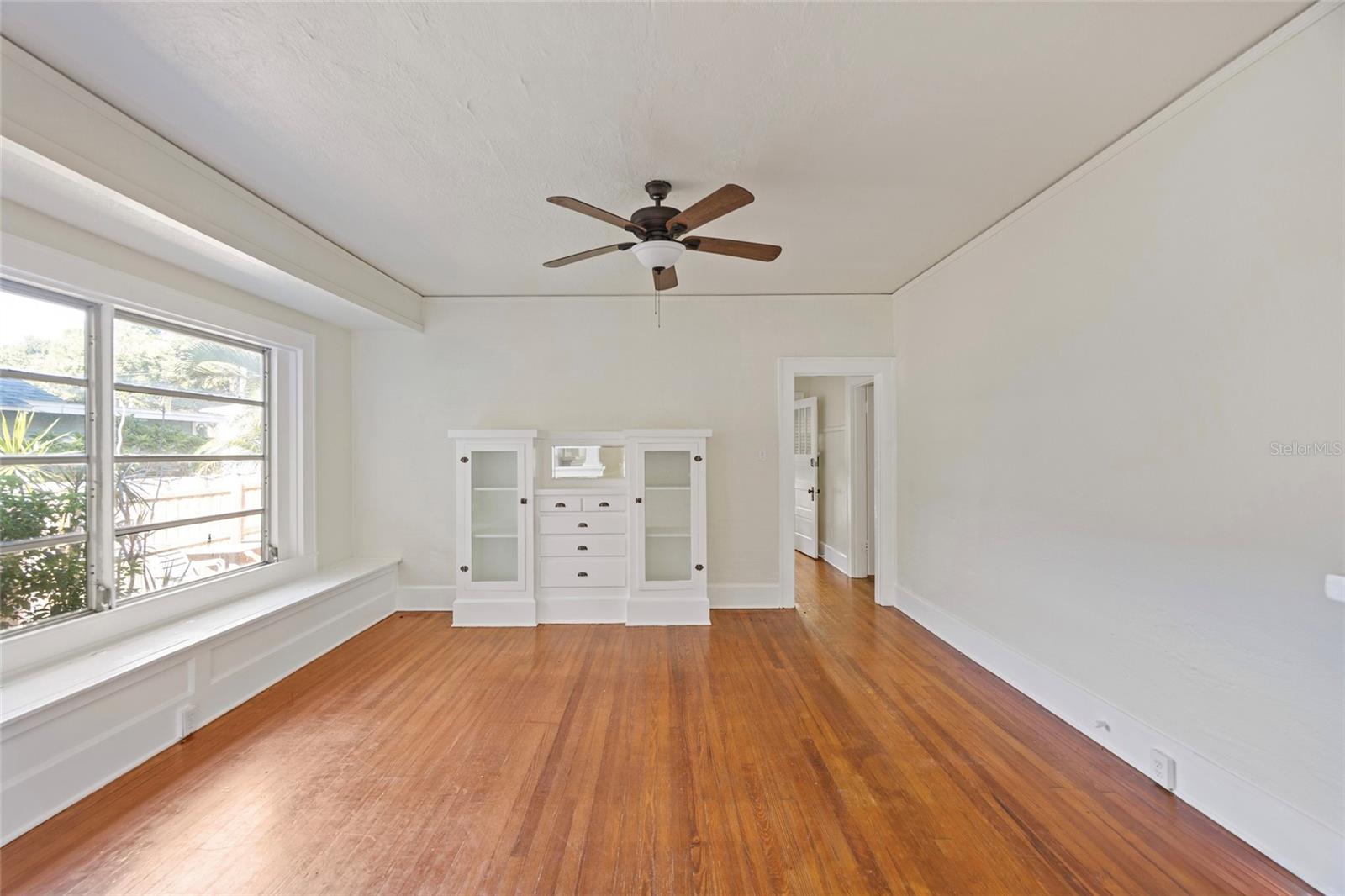 Image 7 of 29 For 725 8th Street N