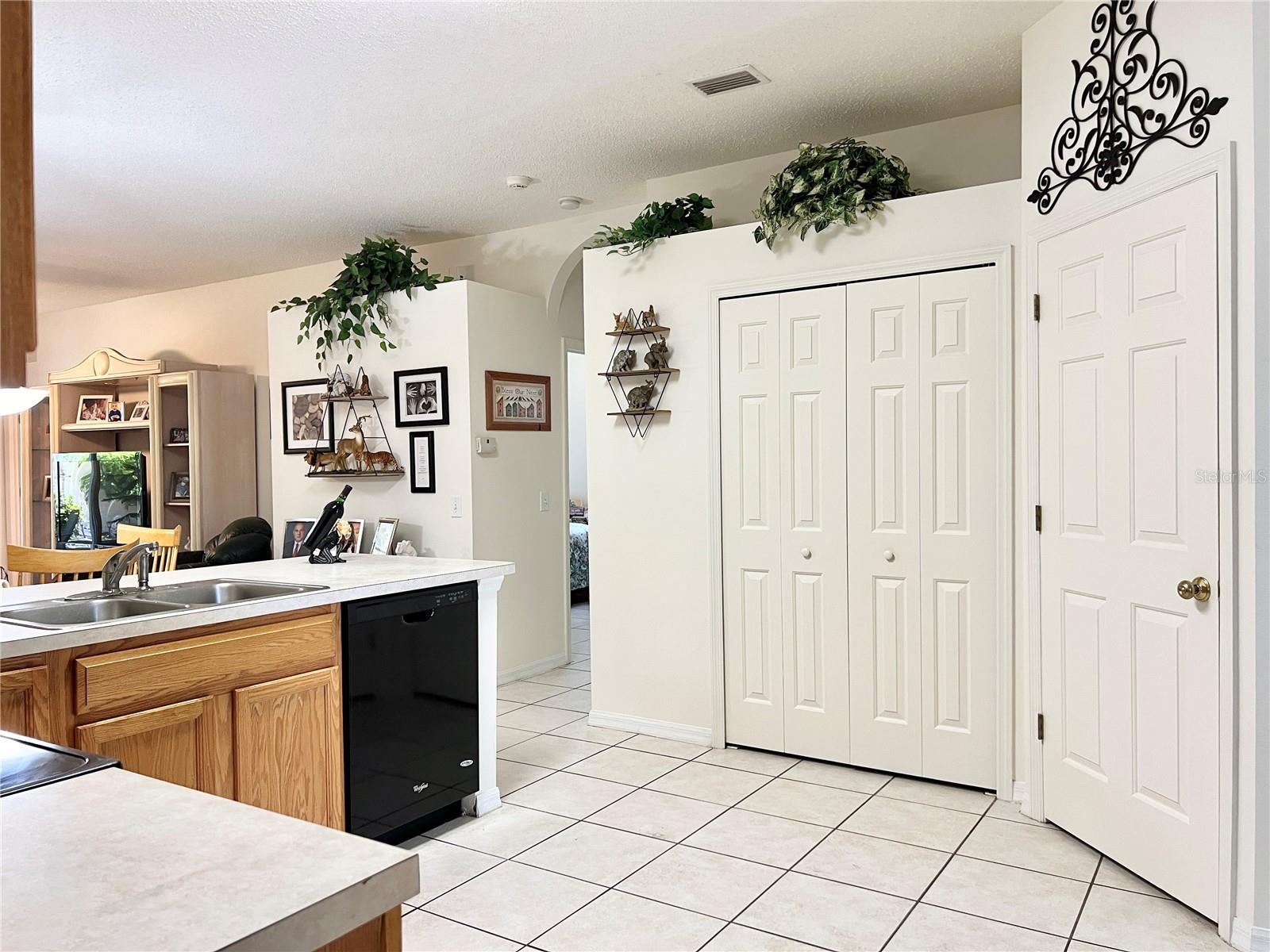 Image 15 of 46 For 4531 Gateway Blvd