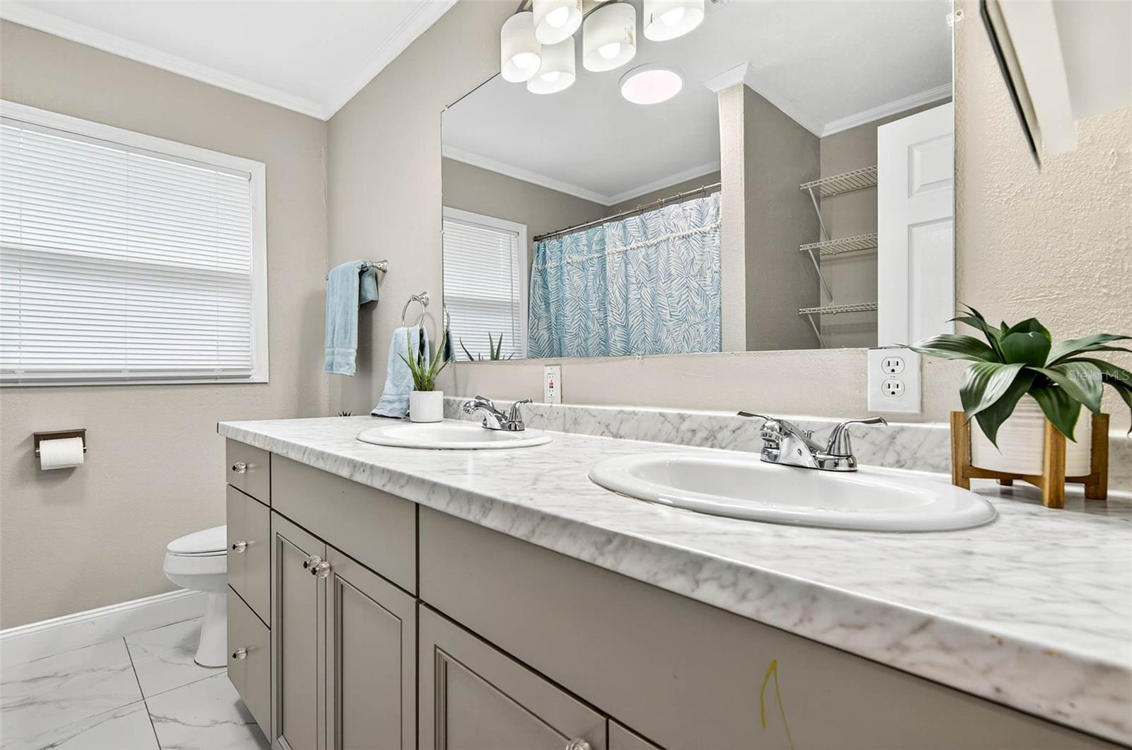 Image 16 of 23 For 1345 Parkwood Street