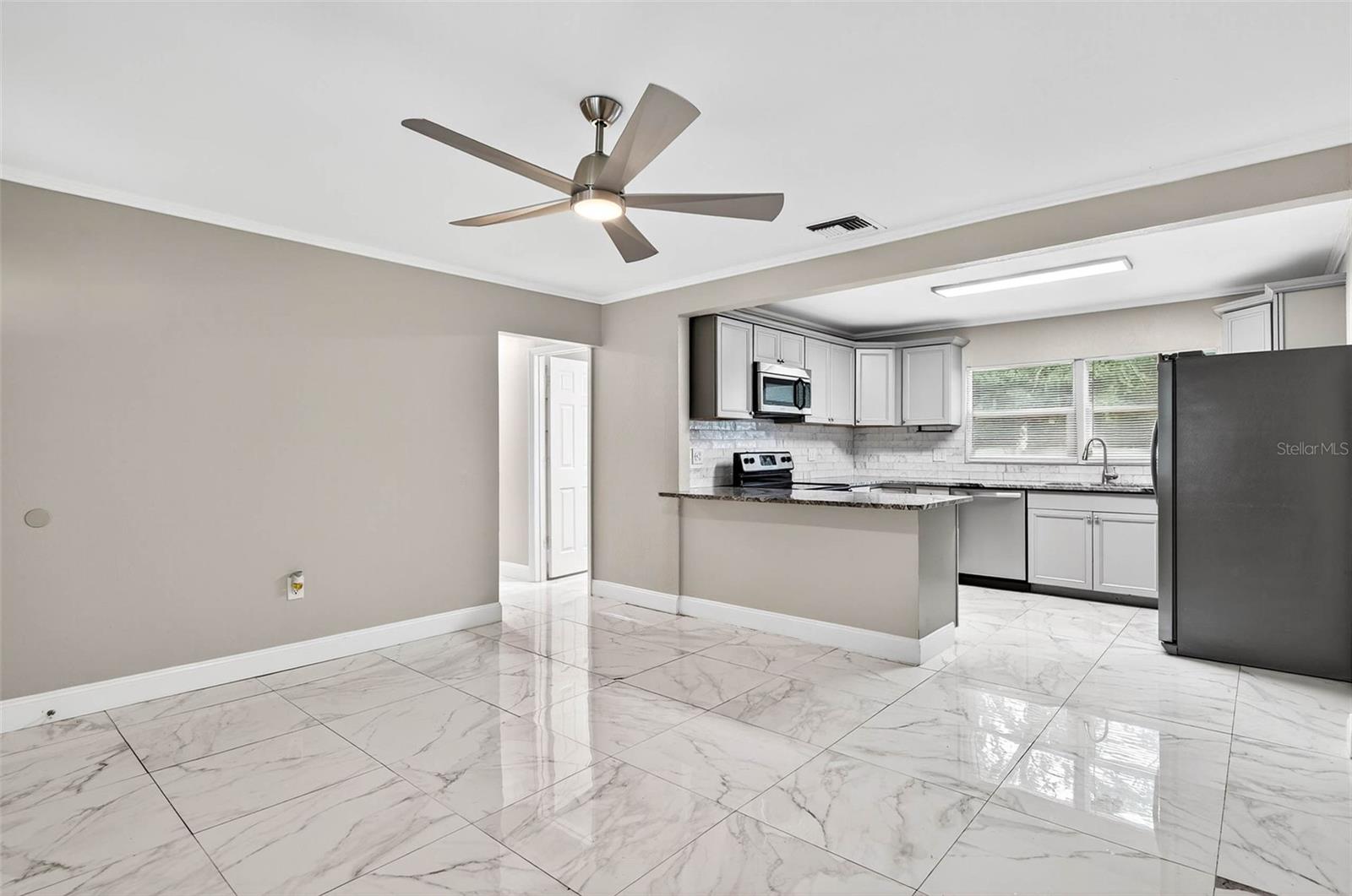 Image 6 of 23 For 1345 Parkwood Street