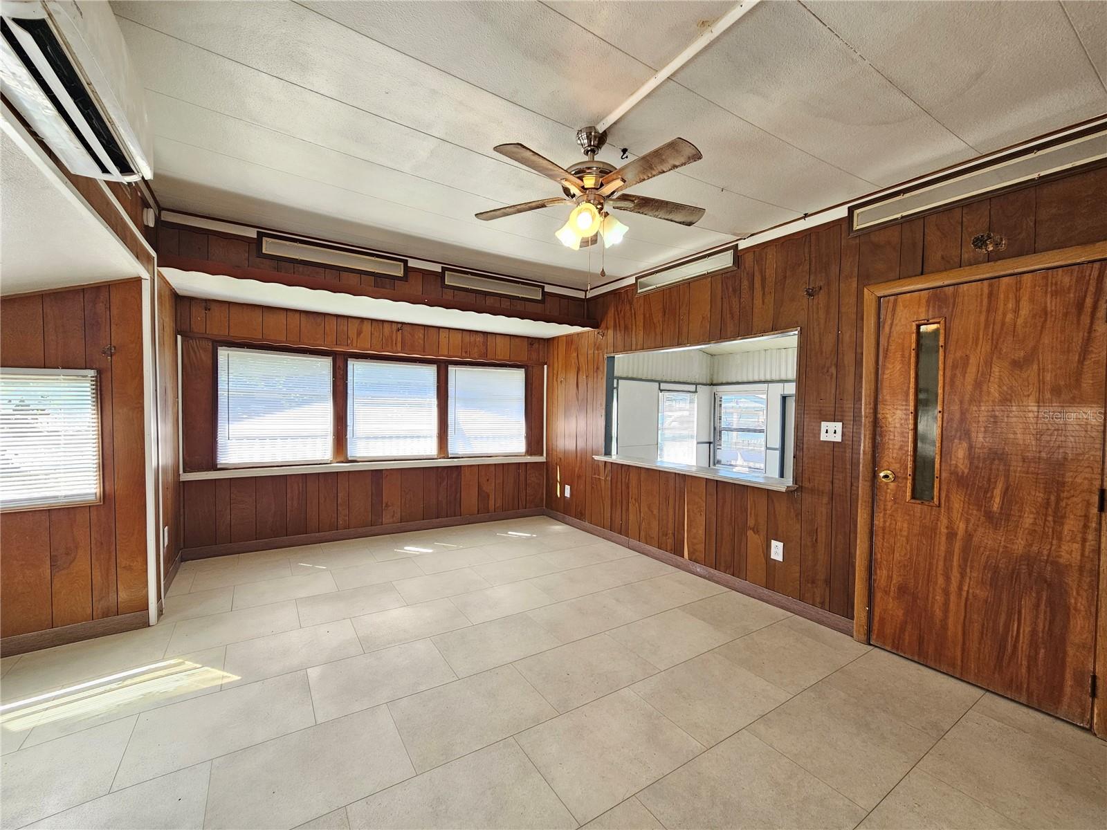 Image 11 of 26 For 503 Longfellow Boulevard 8