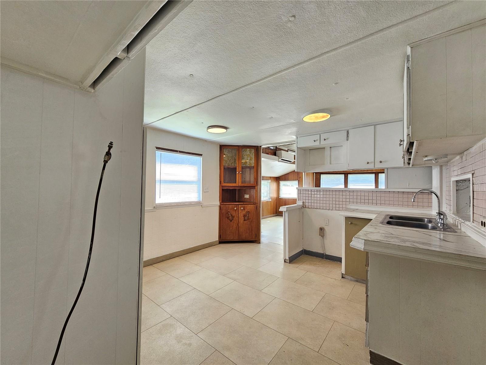 Image 12 of 26 For 503 Longfellow Boulevard 8