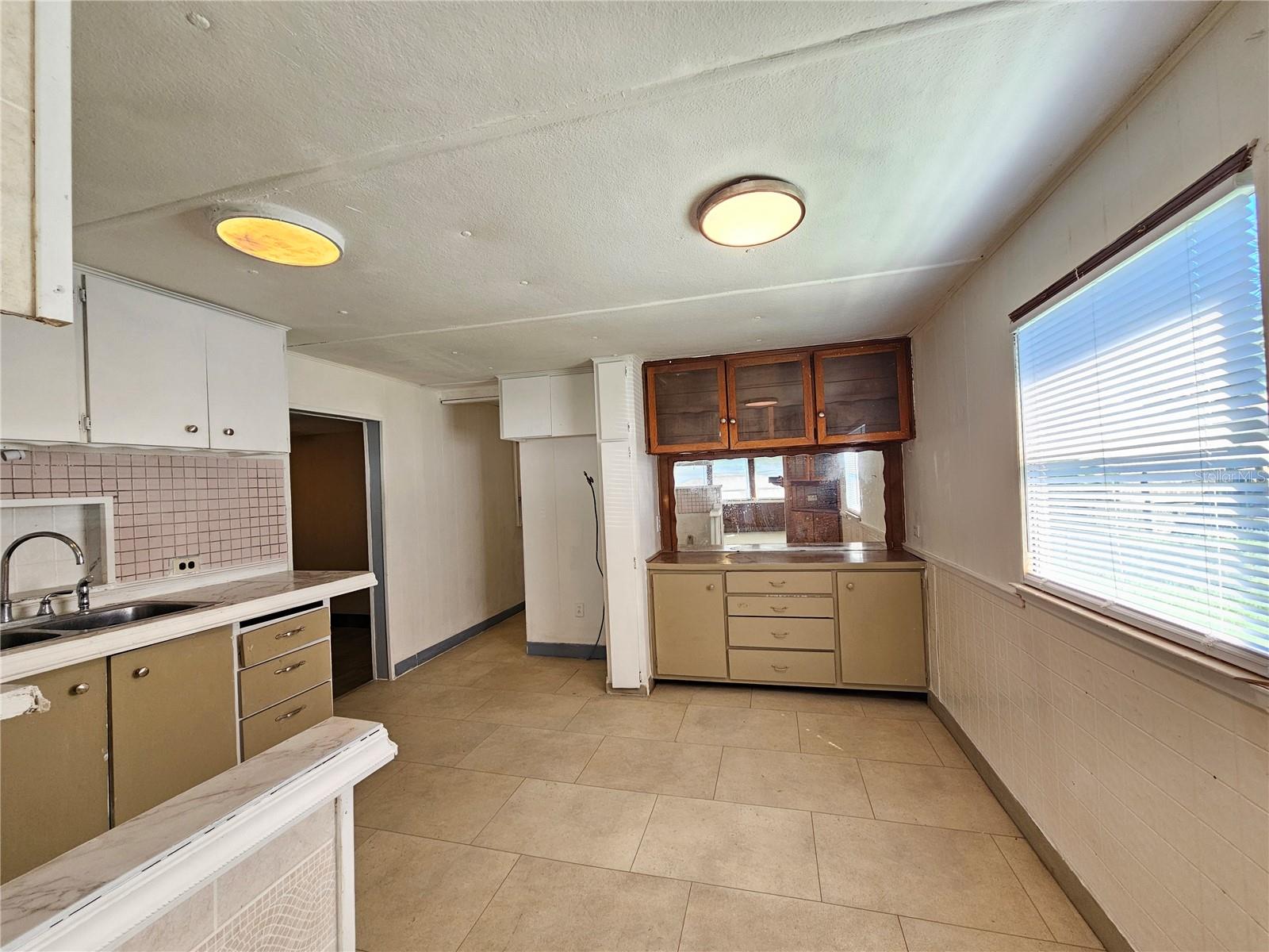 Image 13 of 26 For 503 Longfellow Boulevard 8