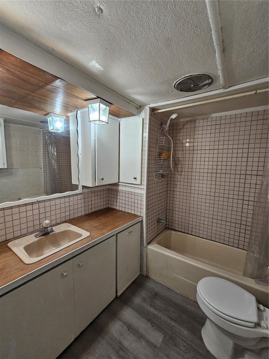 Image 15 of 26 For 503 Longfellow Boulevard 8