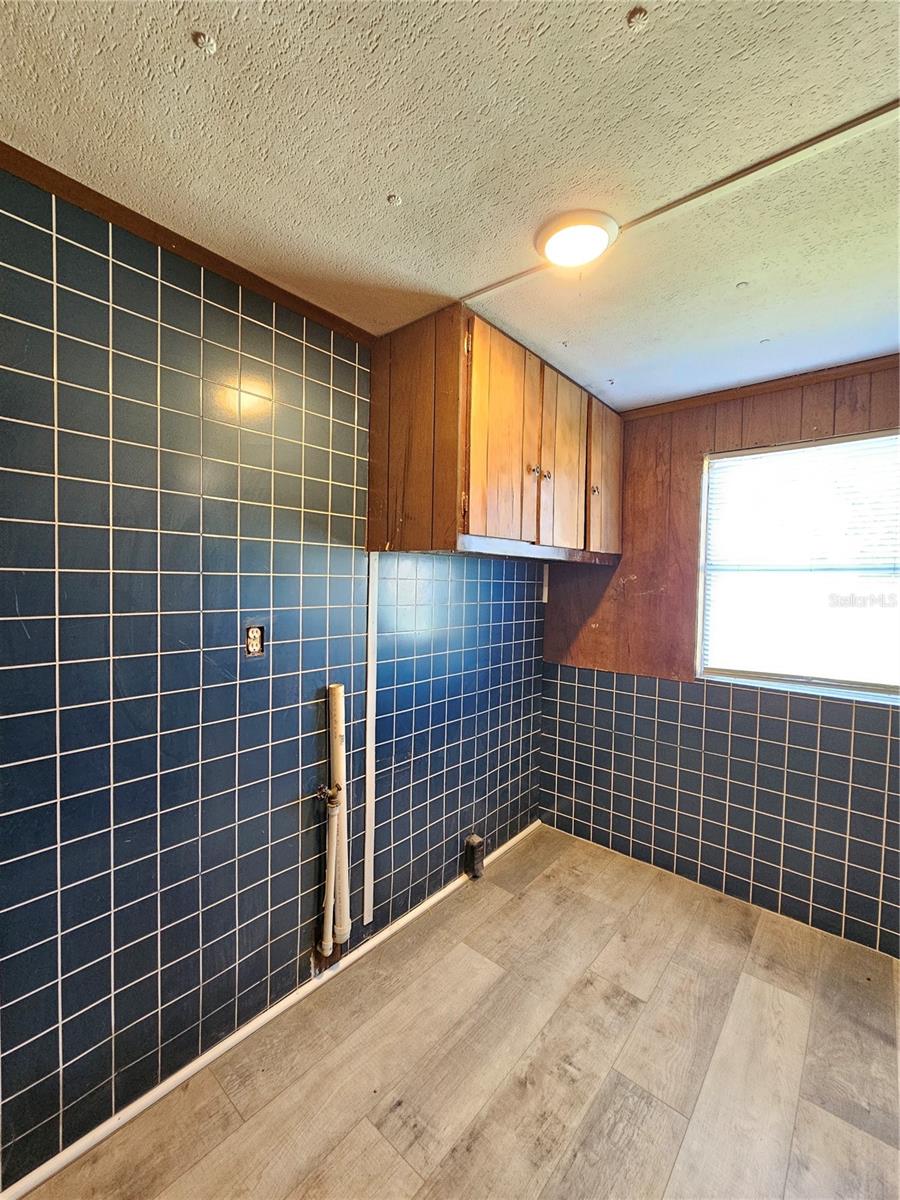 Image 20 of 26 For 503 Longfellow Boulevard 8