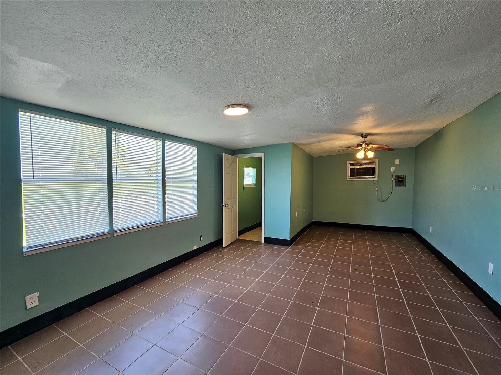 Image 21 of 26 For 503 Longfellow Boulevard 8