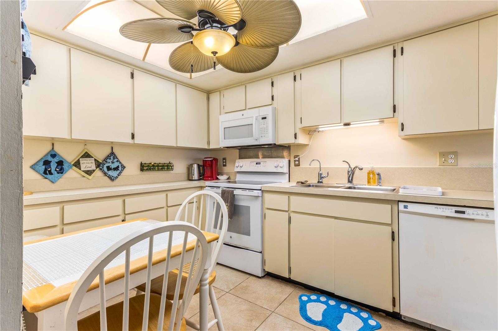 Image 74 of 96 For 1380 Gulf Boulevard 906