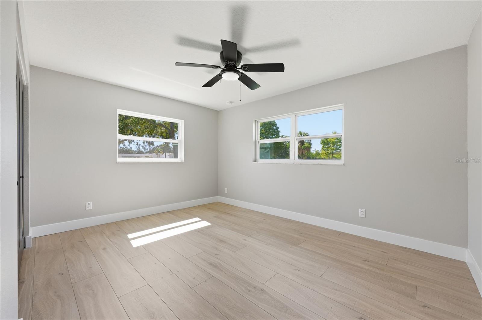 Image 12 of 49 For 6135 Tanglewood Drive Ne