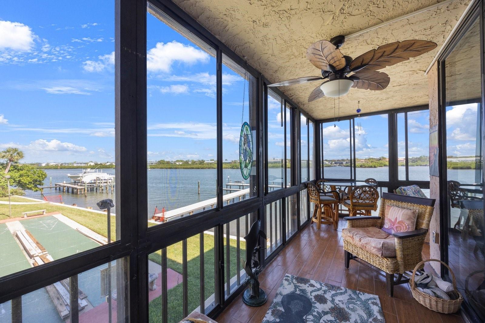 Image 10 of 39 For 19701 Gulf Boulevard 217