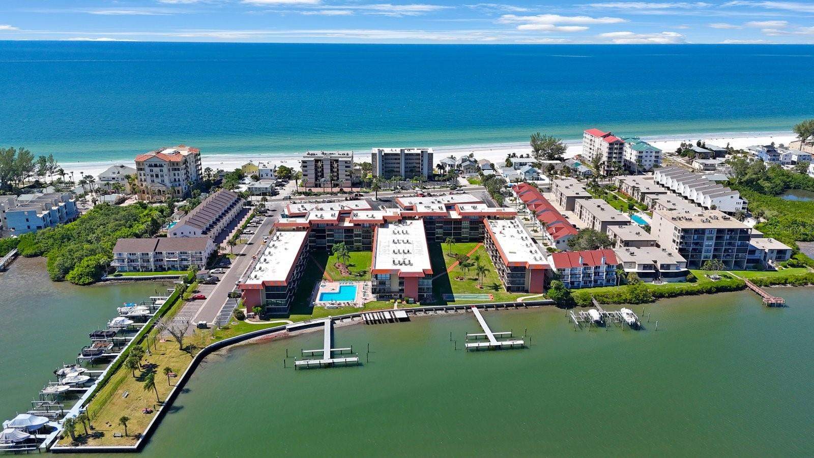 Image 37 of 39 For 19701 Gulf Boulevard 217