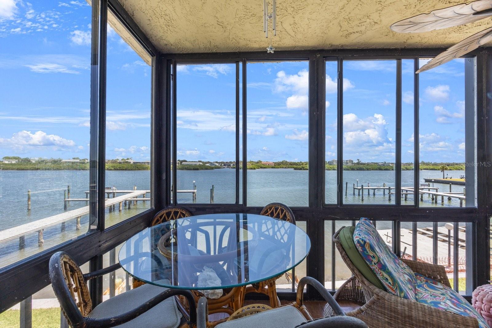 Image 4 of 39 For 19701 Gulf Boulevard 217
