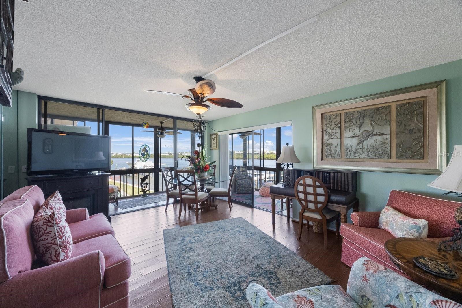 Image 5 of 39 For 19701 Gulf Boulevard 217