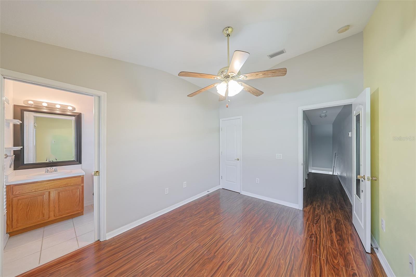 Image 25 of 35 For 12855 Kings Crossing Drive