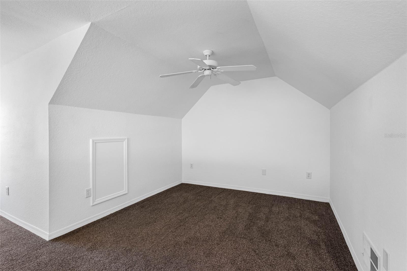 Image 16 of 38 For 10538 Windsor Lake Court 10538