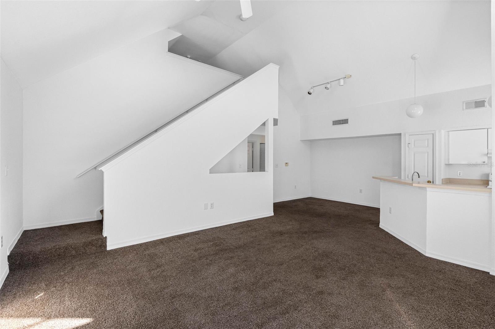 Image 7 of 38 For 10538 Windsor Lake Court 10538