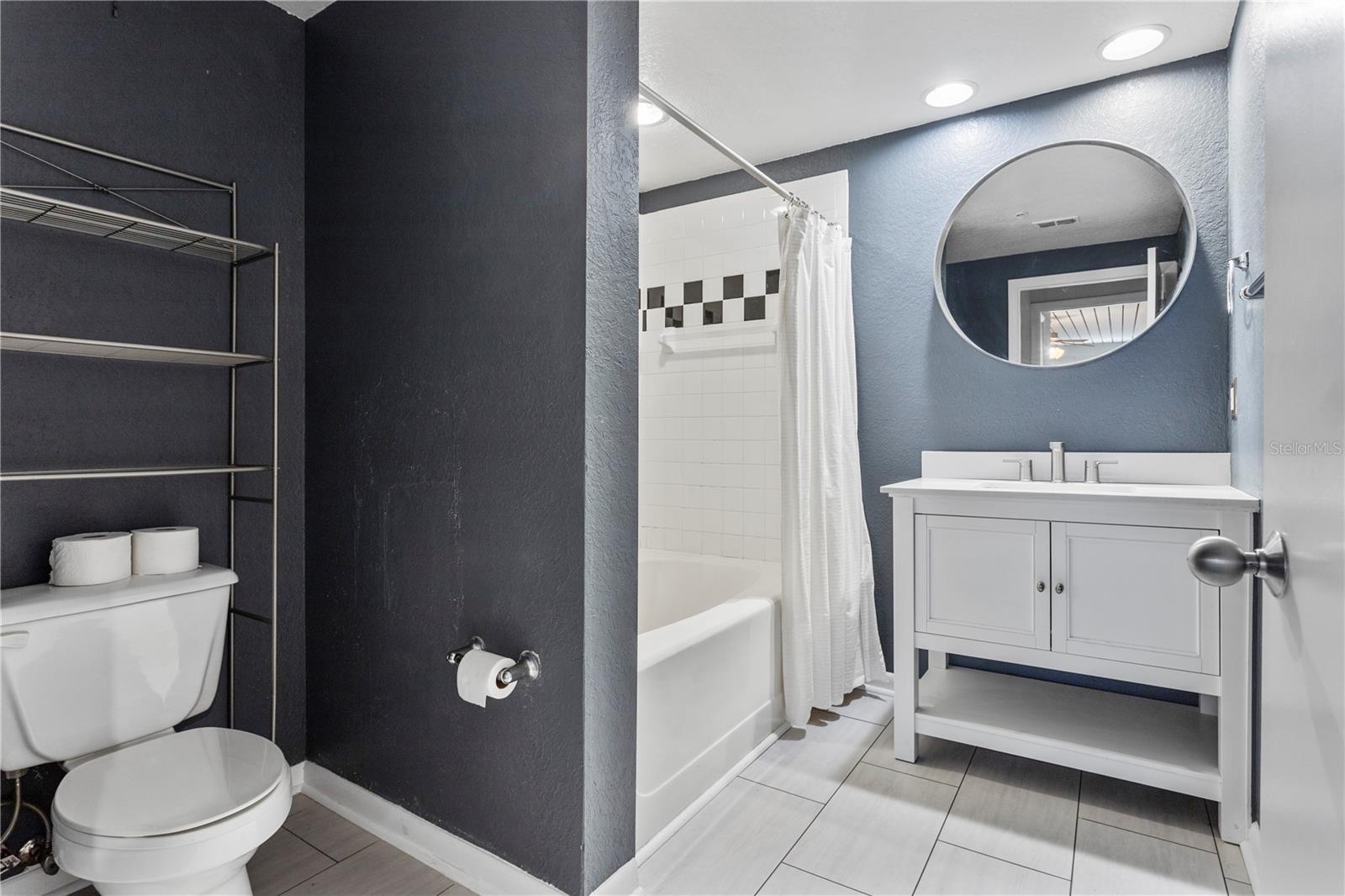 Image 14 of 21 For 2411 Horatio Street 522