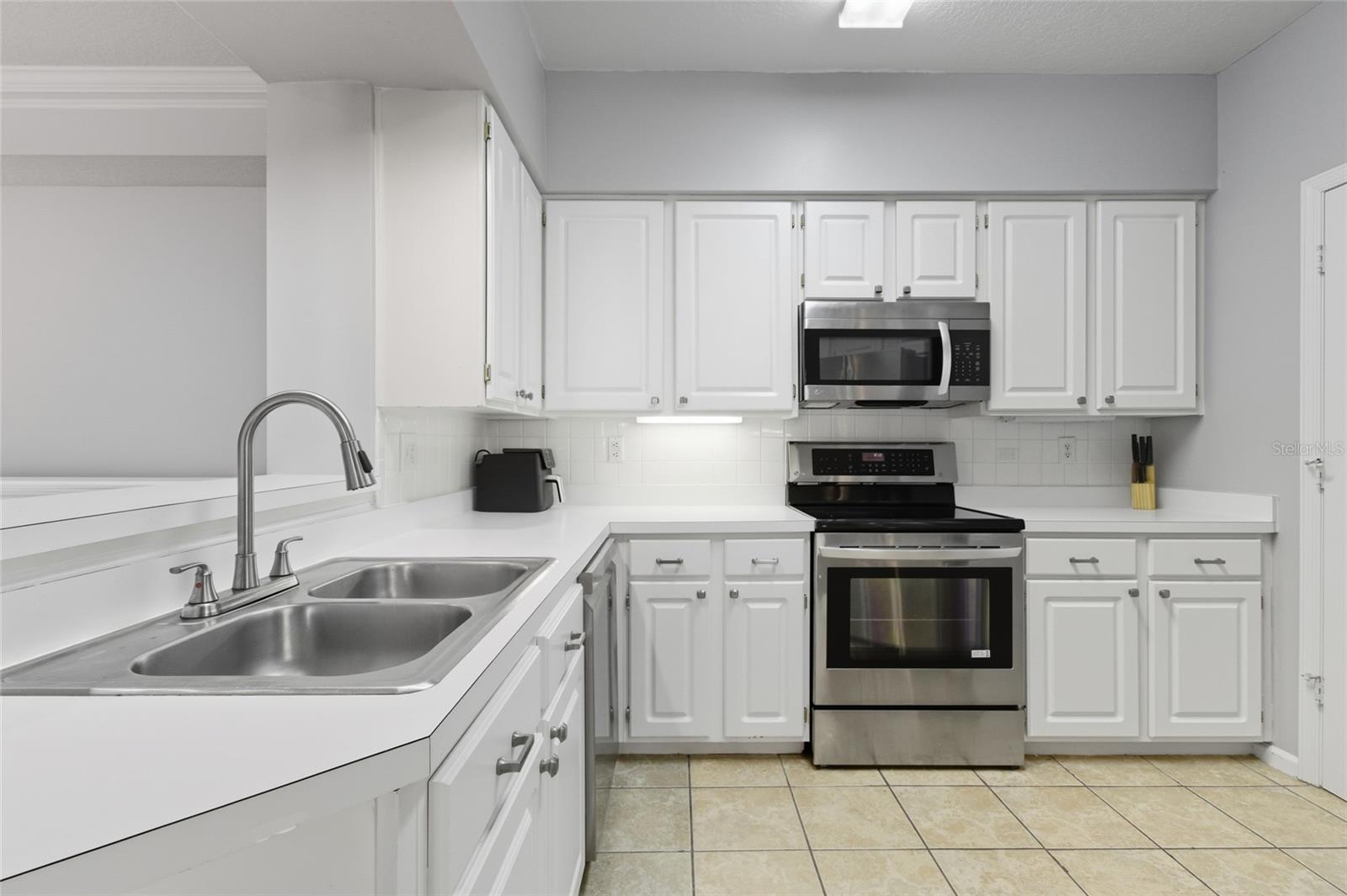 Image 17 of 48 For 2212 Bay Club Circle 2212