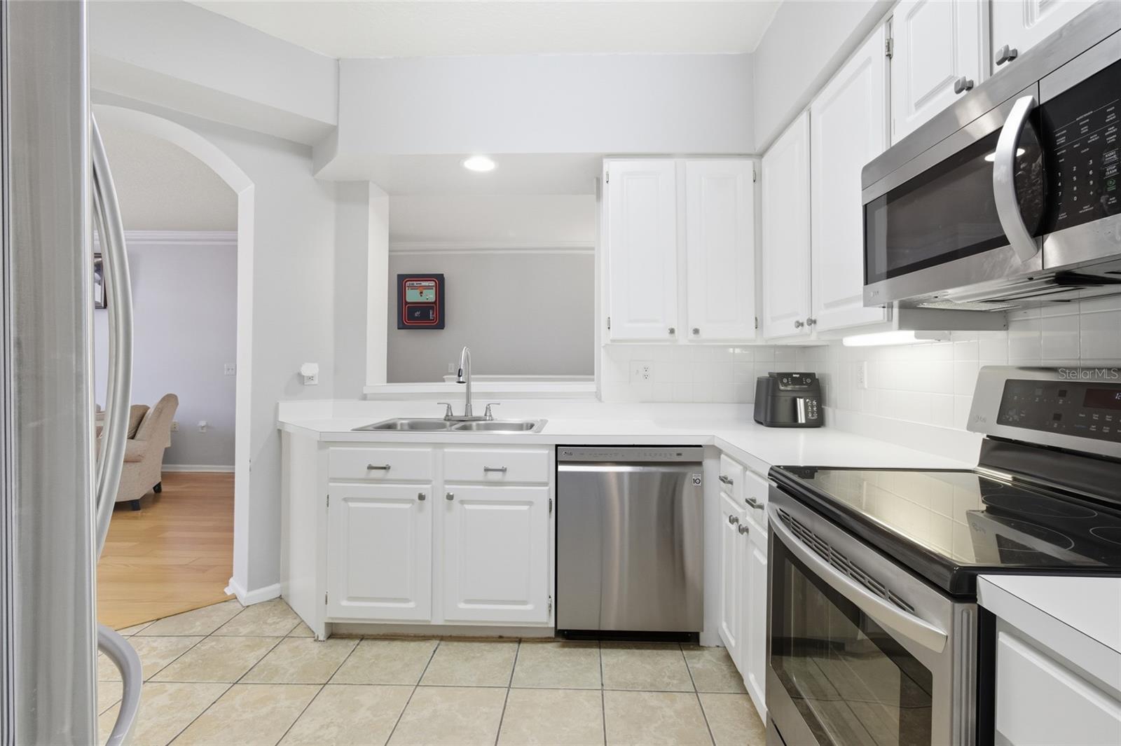 Image 18 of 48 For 2212 Bay Club Circle 2212