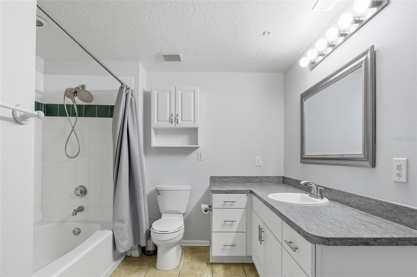 Image 26 of 48 For 2212 Bay Club Circle 2212