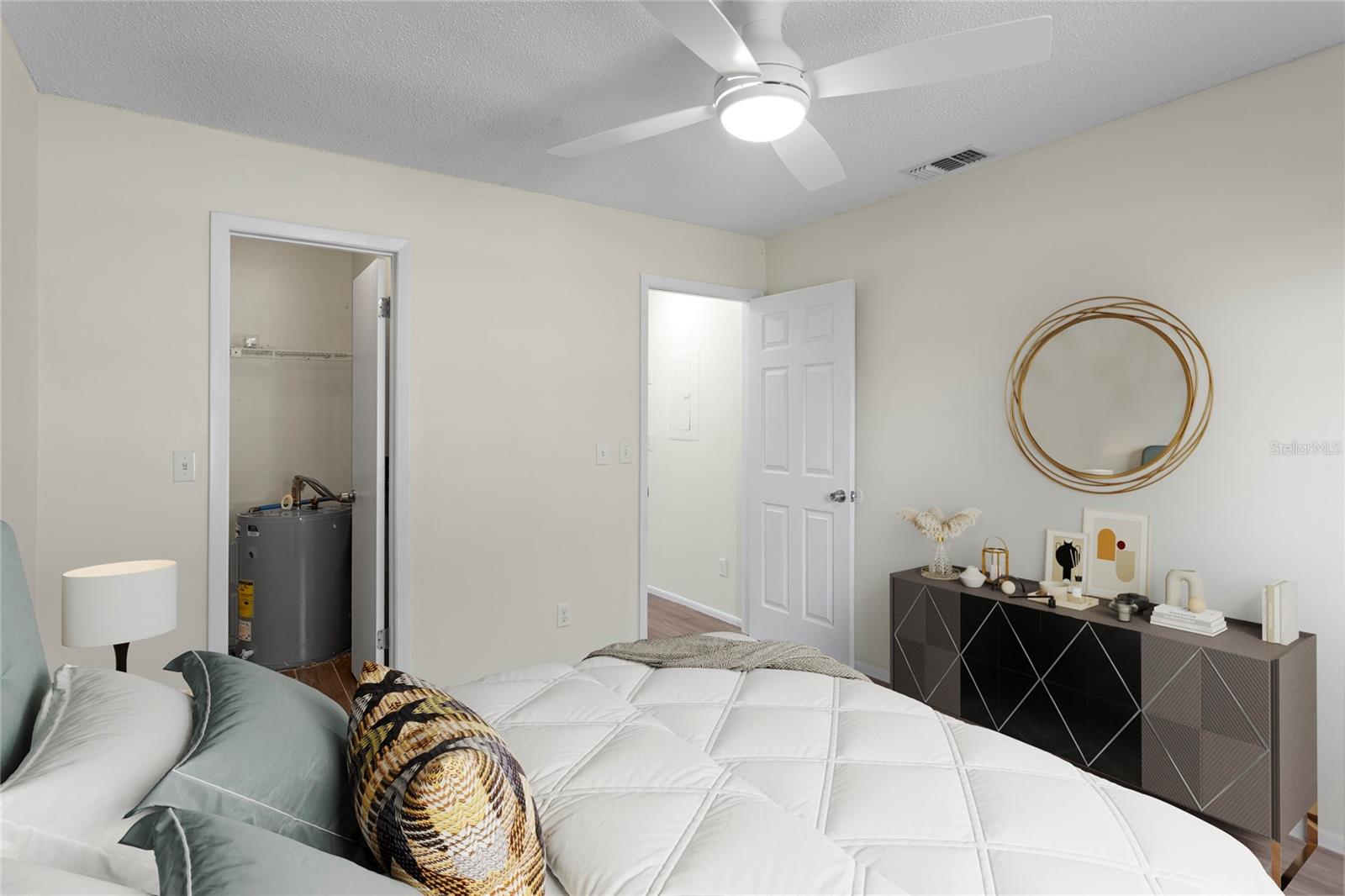Image 22 of 31 For 13046 Leverington Street