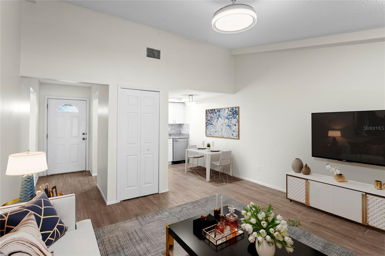 Image 3 of 31 For 13046 Leverington Street