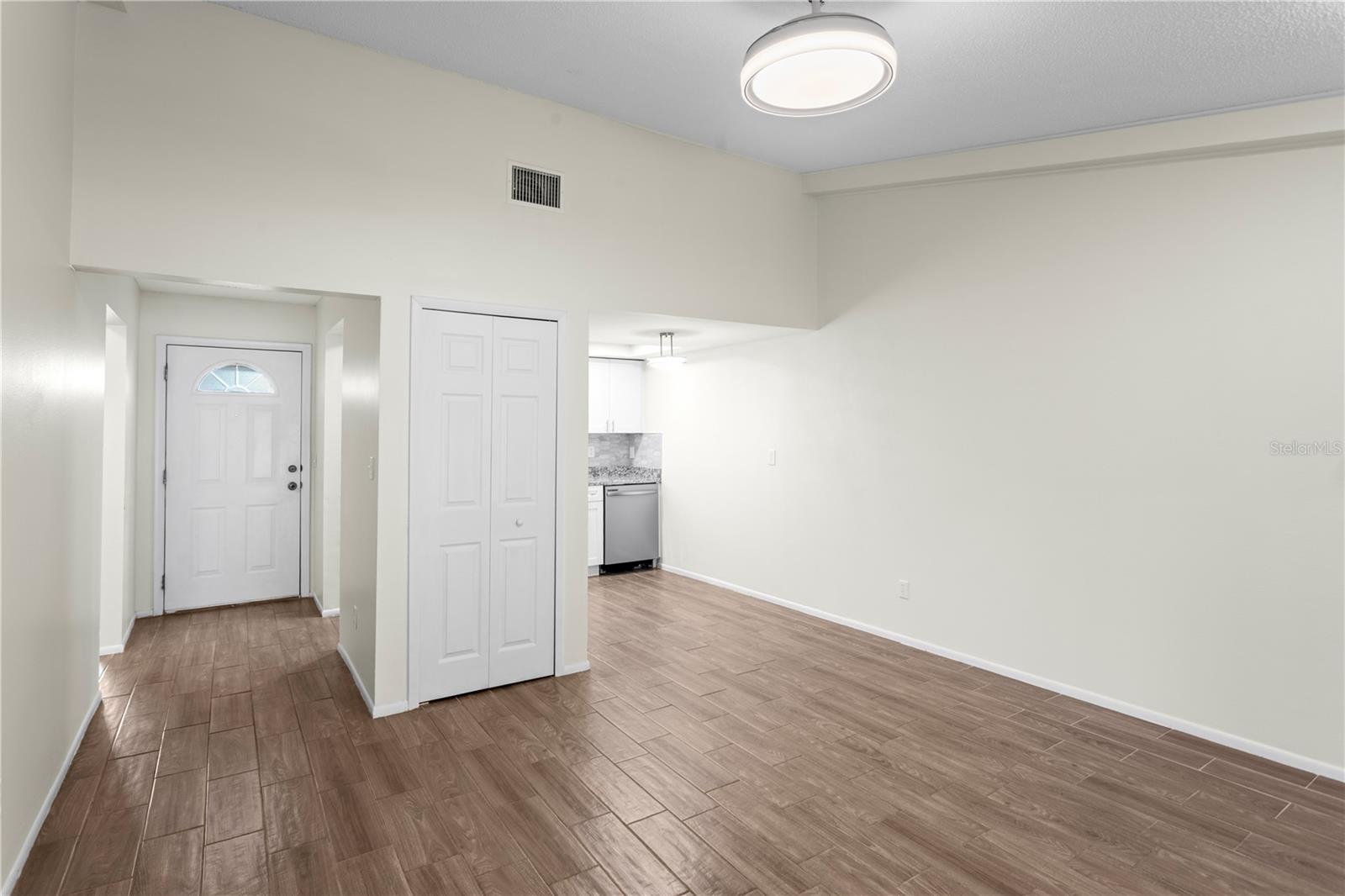 Image 4 of 31 For 13046 Leverington Street