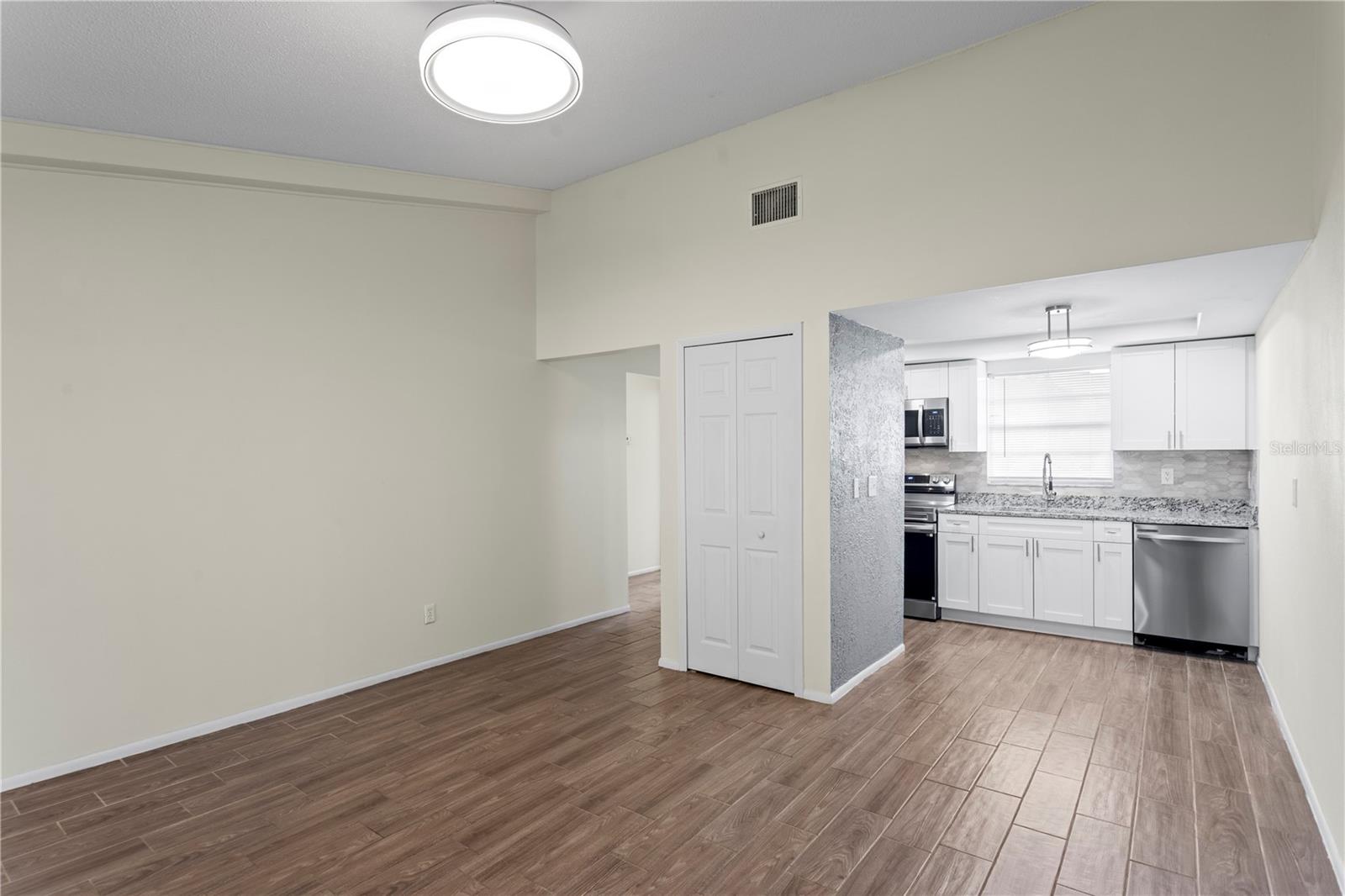 Image 6 of 31 For 13046 Leverington Street