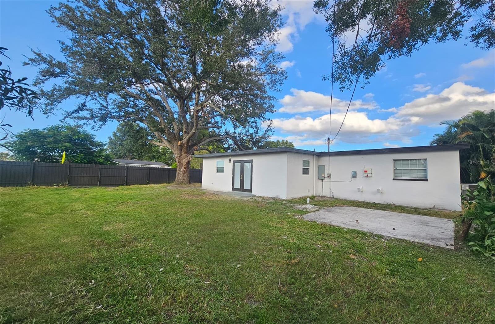 Image 4 of 22 For 6020 Olive Avenue