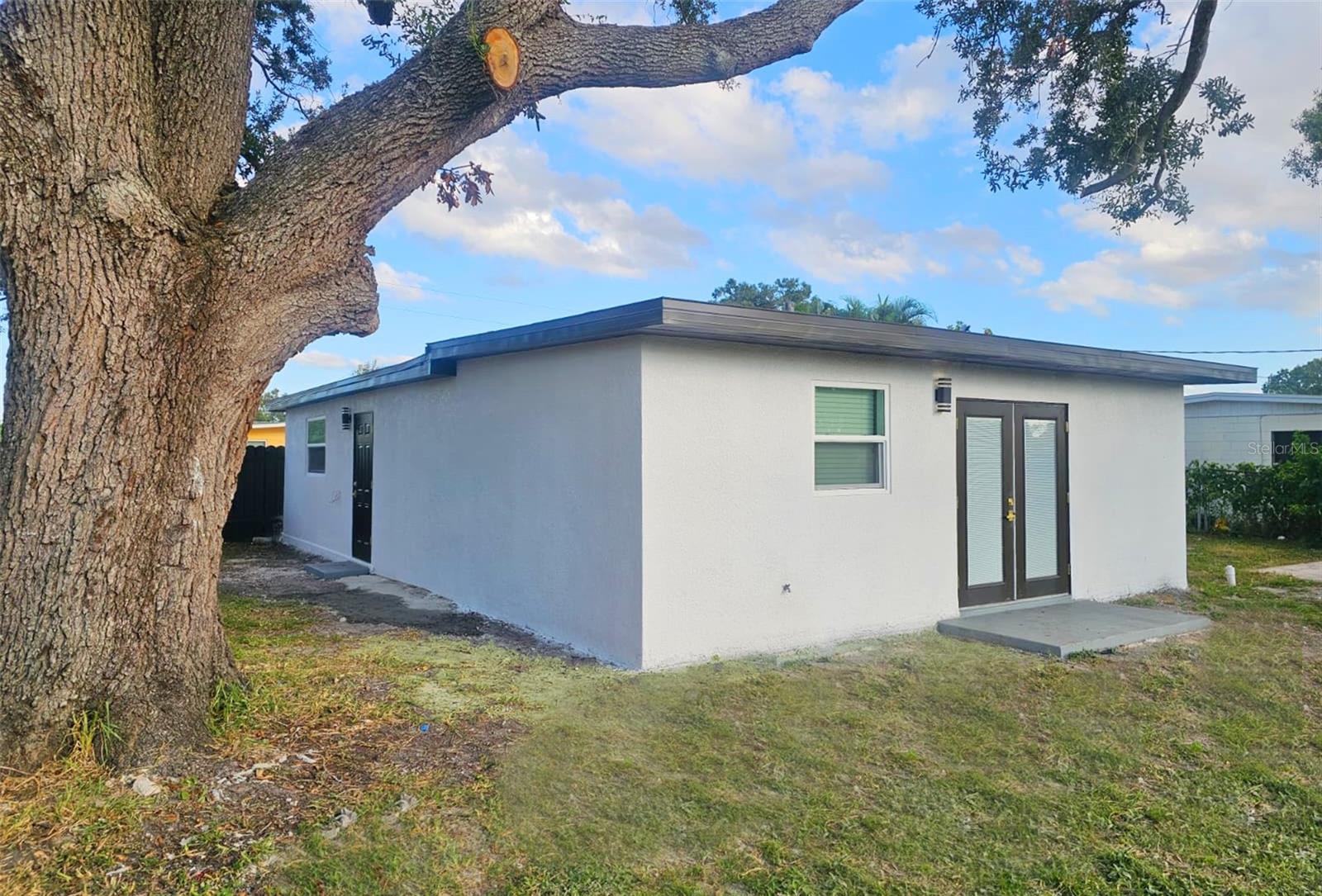 Image 5 of 22 For 6020 Olive Avenue
