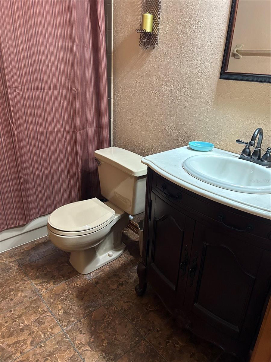 Image 18 of 23 For 6490 Amity Street