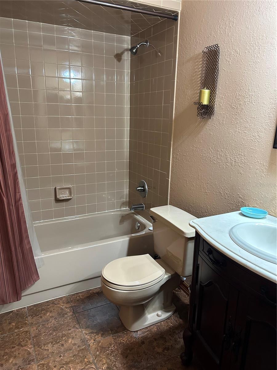 Image 19 of 23 For 6490 Amity Street