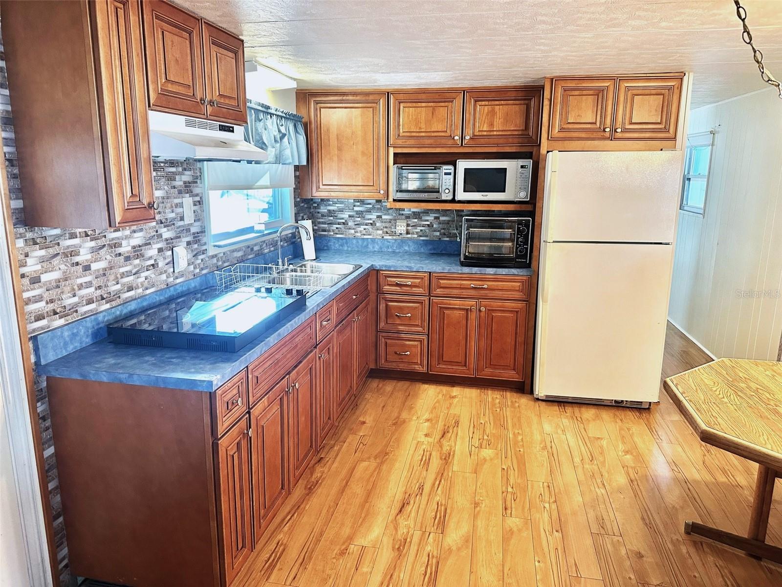 Listing photo id 0 for 9790 66th Street N 330