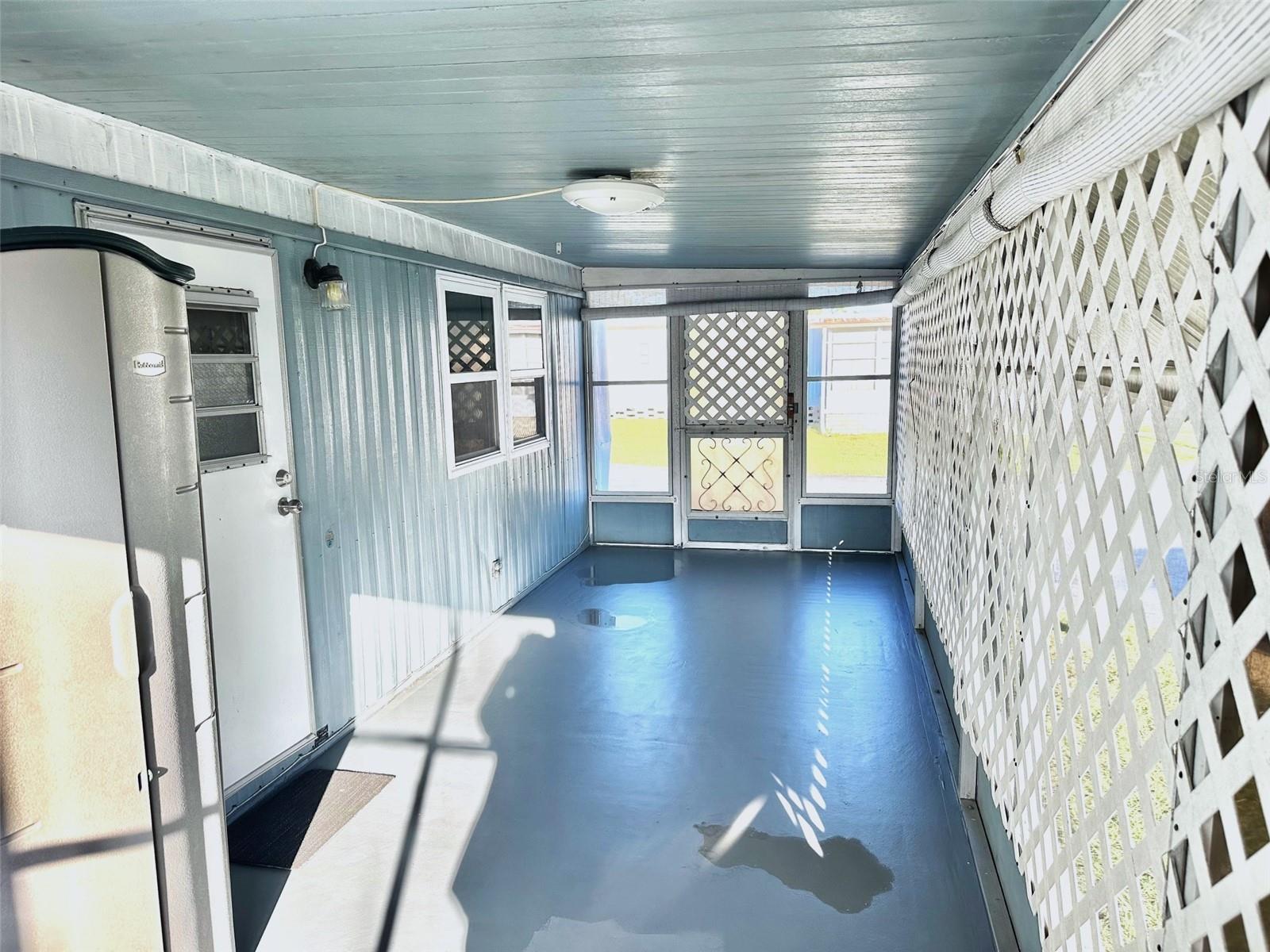 Listing photo id 7 for 9790 66th Street N 330