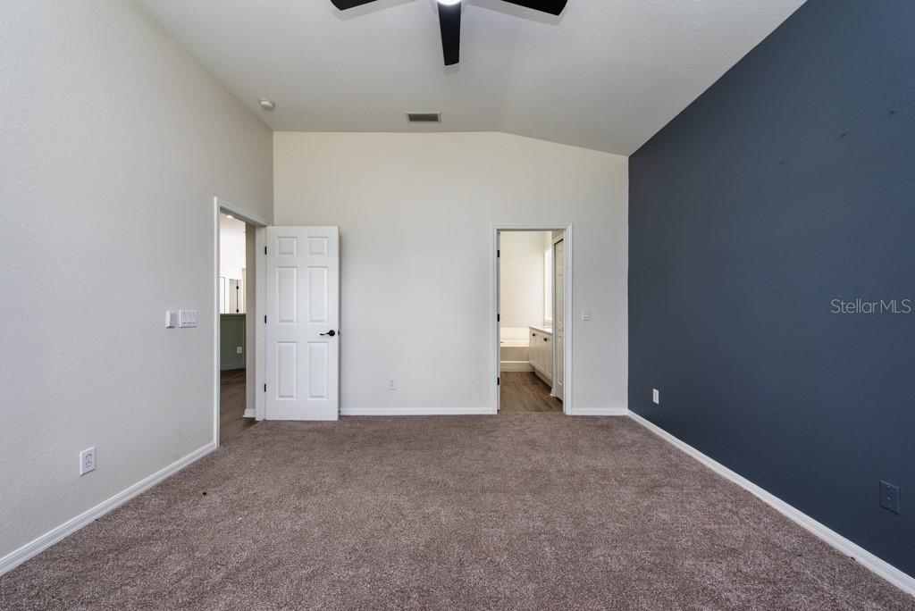 Listing photo id 13 for 11104 Holly Cone Drive