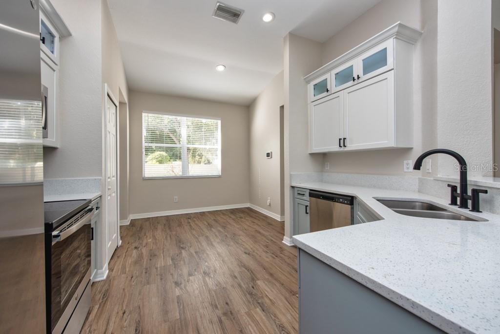 Listing photo id 5 for 11104 Holly Cone Drive