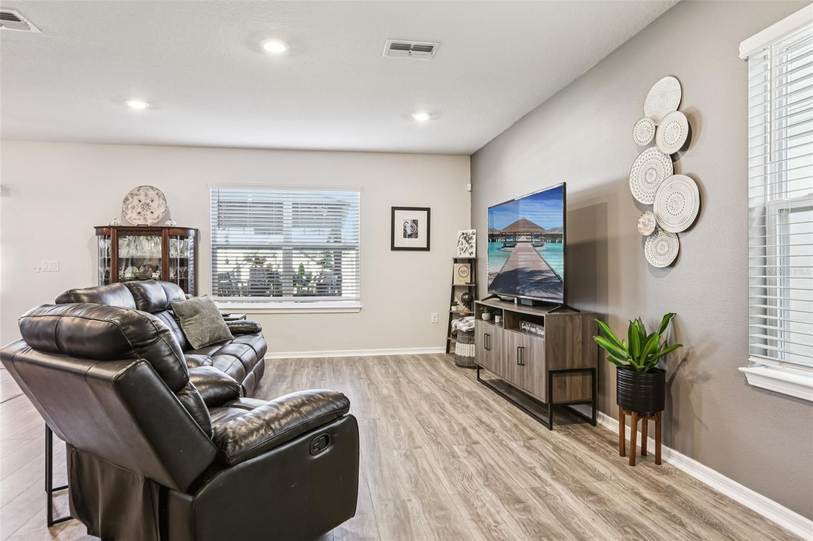 Image 13 of 68 For 29977 Marquette Avenue