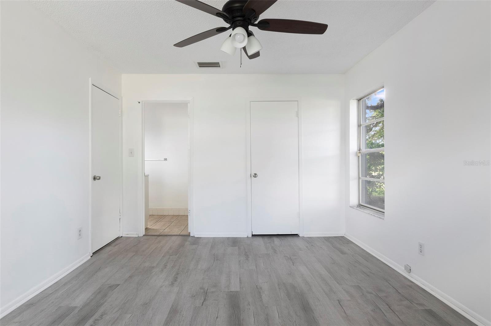 Image 20 of 30 For 7670 8th Street N
