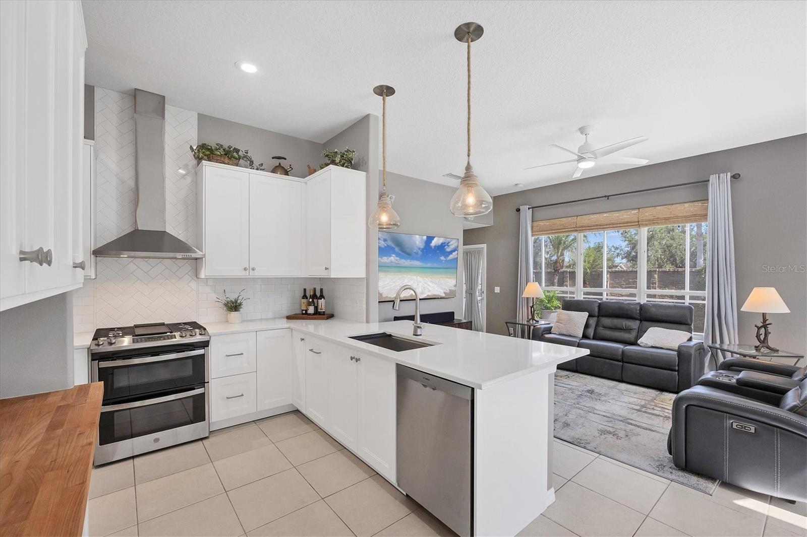 Image 26 of 74 For 159 Americas Cup Boulevard