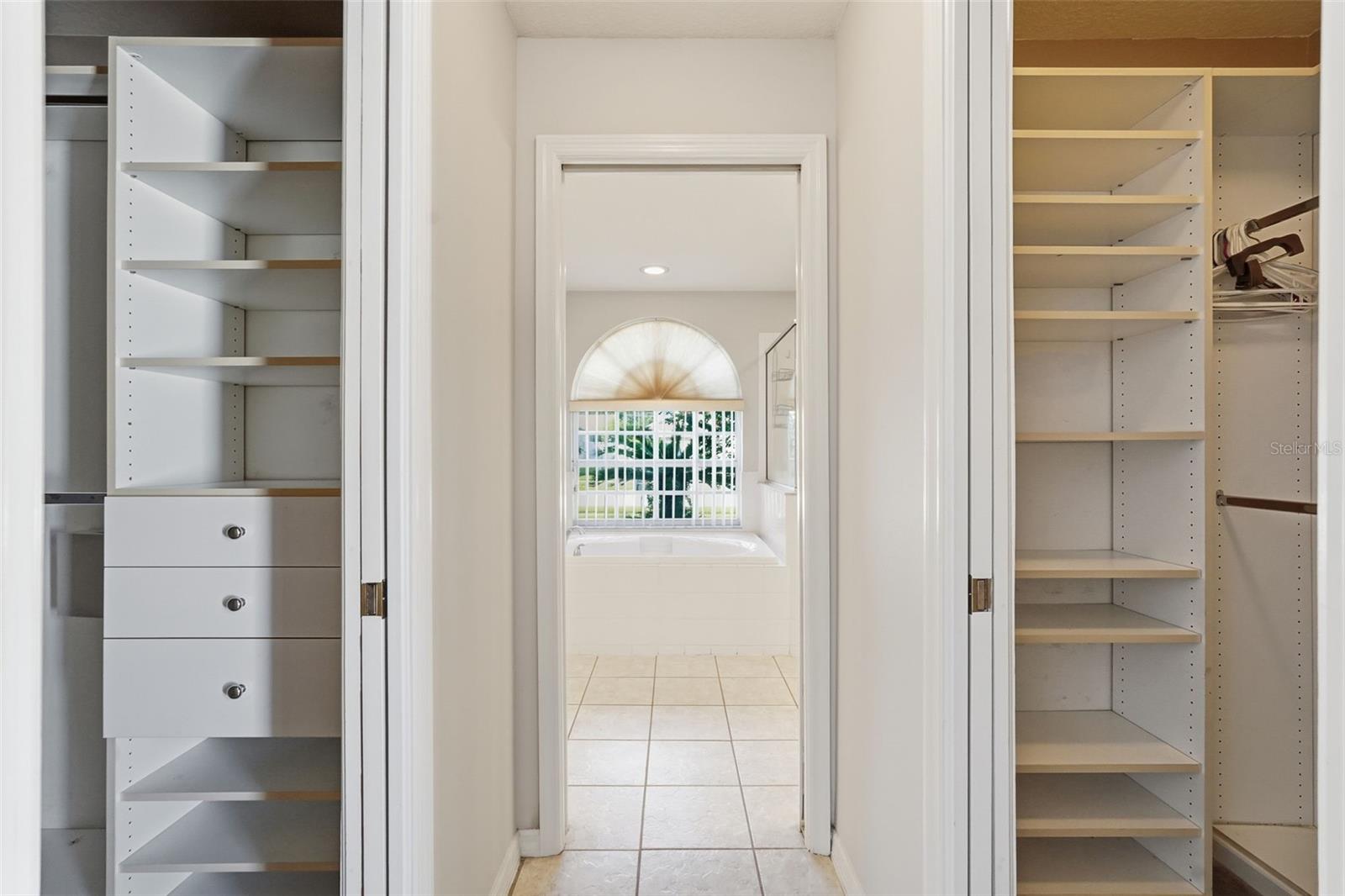 Listing photo id 9 for 2213 Towering Oaks Circle