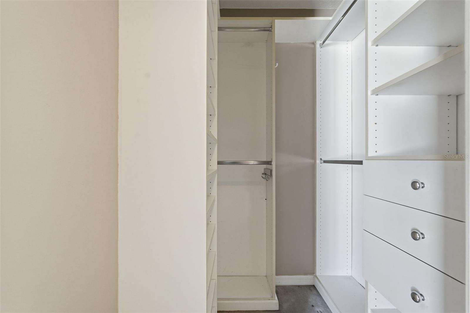 Listing photo id 10 for 2213 Towering Oaks Circle