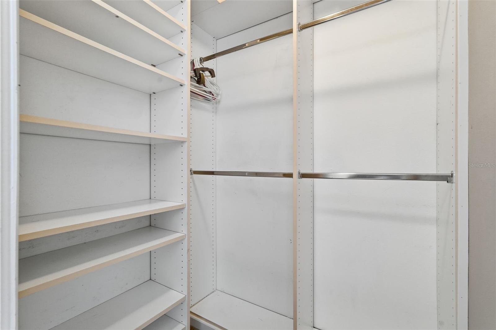 Listing photo id 11 for 2213 Towering Oaks Circle