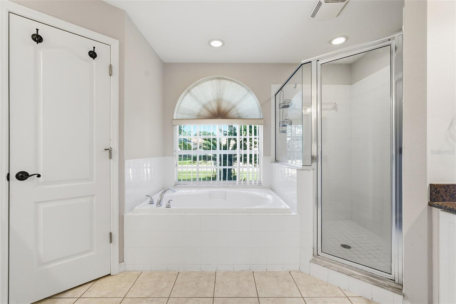 Listing photo id 12 for 2213 Towering Oaks Circle