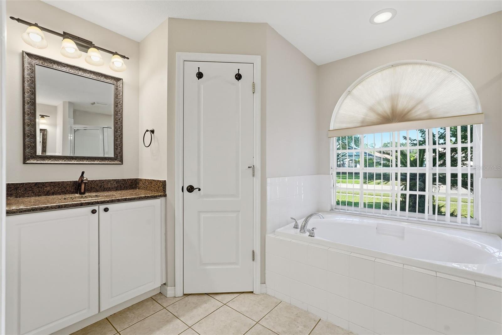 Listing photo id 13 for 2213 Towering Oaks Circle