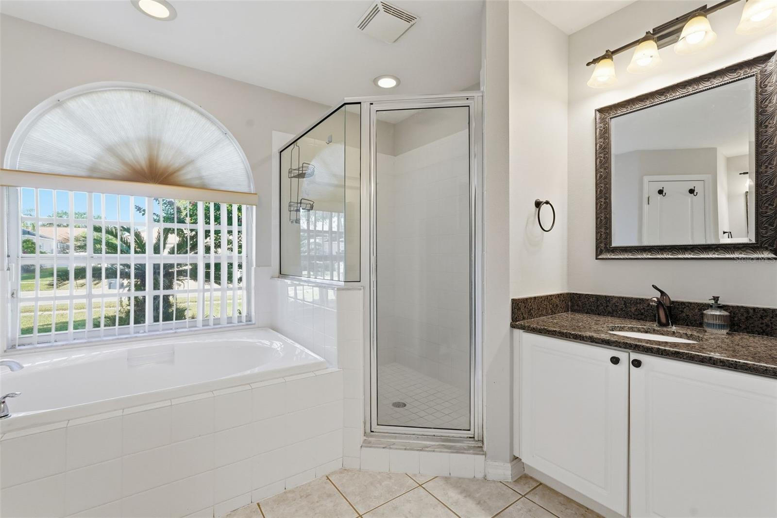 Listing photo id 14 for 2213 Towering Oaks Circle