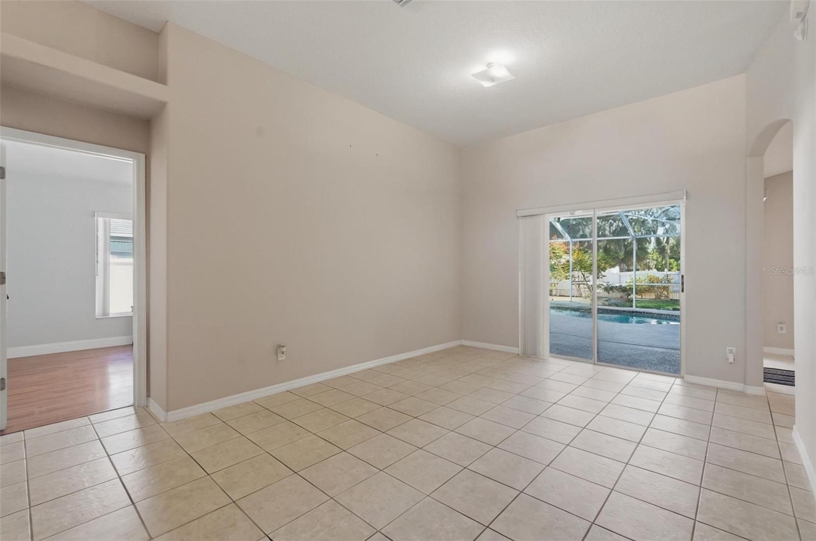 Listing photo id 17 for 2213 Towering Oaks Circle