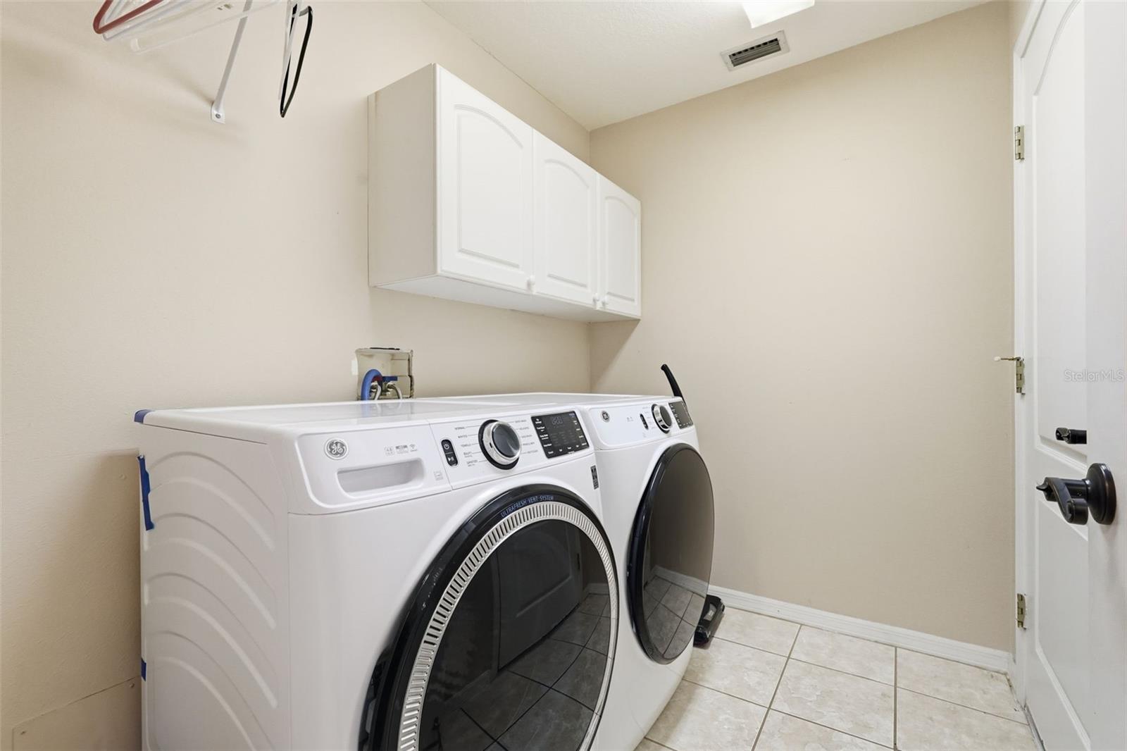 Listing photo id 23 for 2213 Towering Oaks Circle