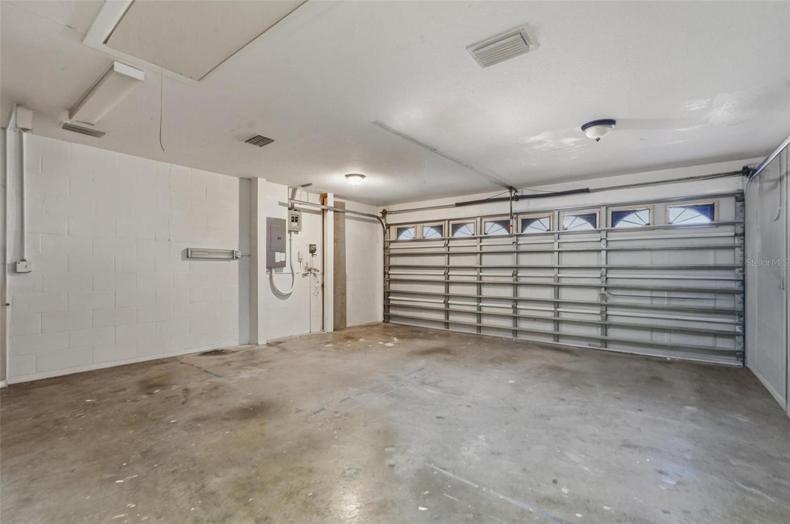 Listing photo id 24 for 2213 Towering Oaks Circle