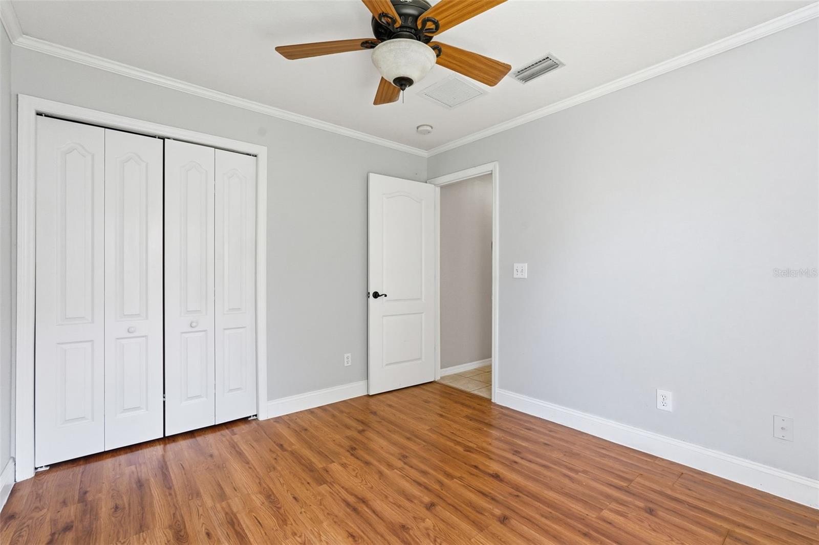 Listing photo id 27 for 2213 Towering Oaks Circle
